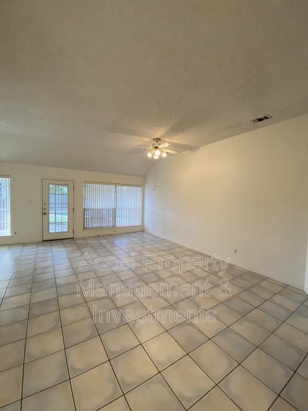 6617 N 40th St - Photo 2 of 14