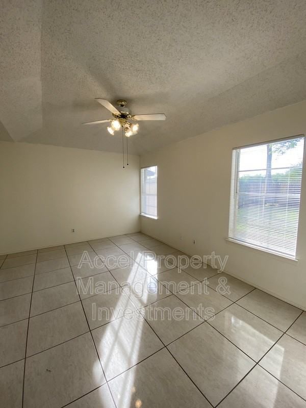6617 N 40th St - Photo 6 of 14