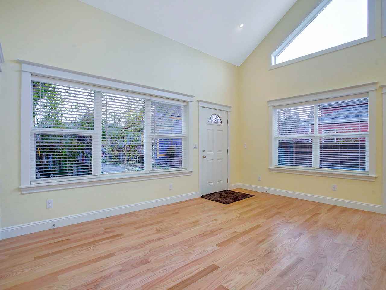 3622 Northeast 12th Avenue - Photo 3 of 17