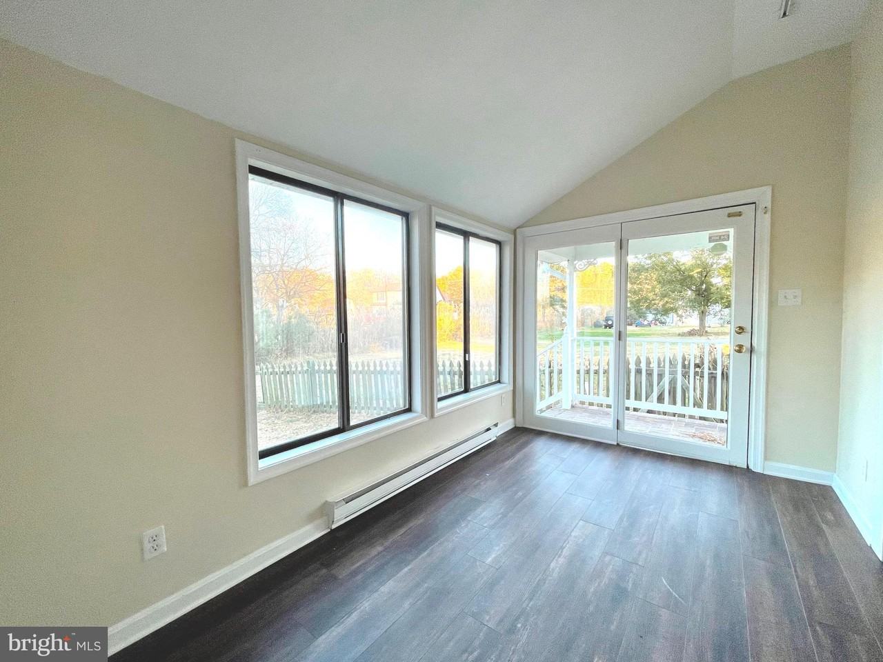 13065 13065 Neale Sound Marina Place - Photo 2 of 24