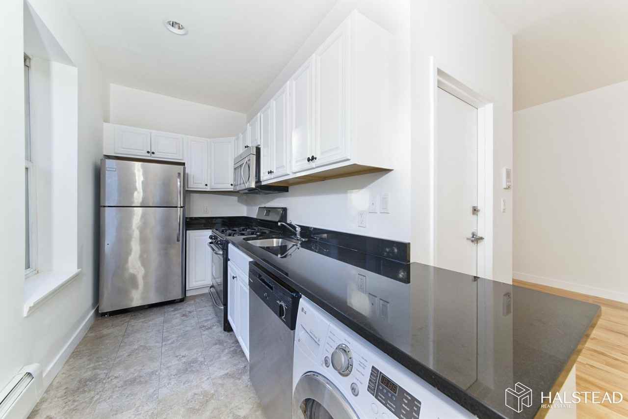 142 Court St #3 - Photo 3 of 7