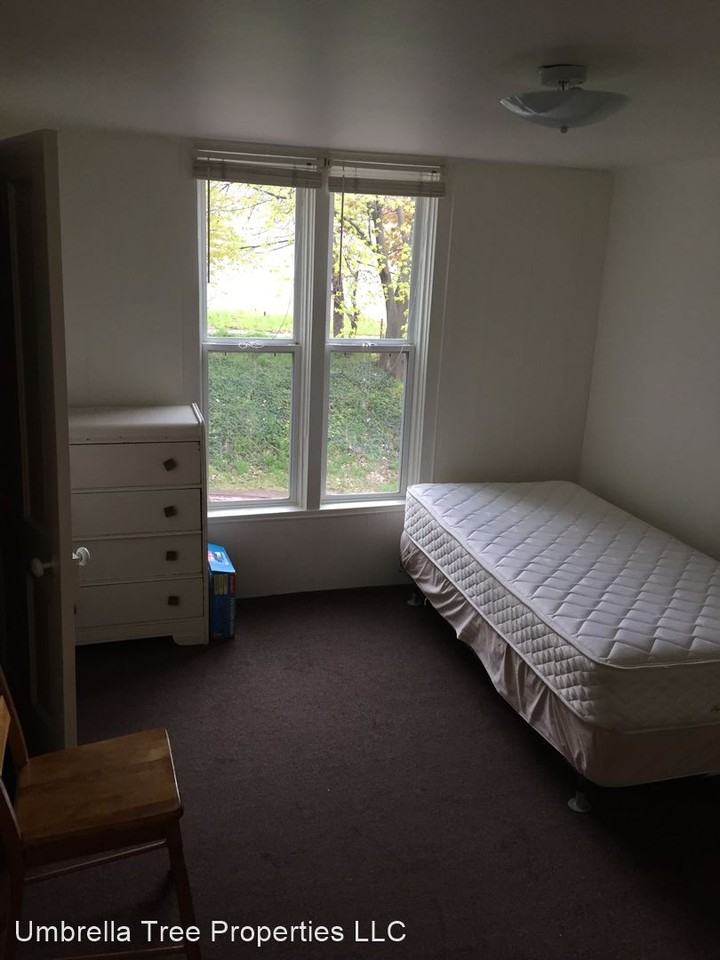 205 Quincy St - Photo 2 of 3