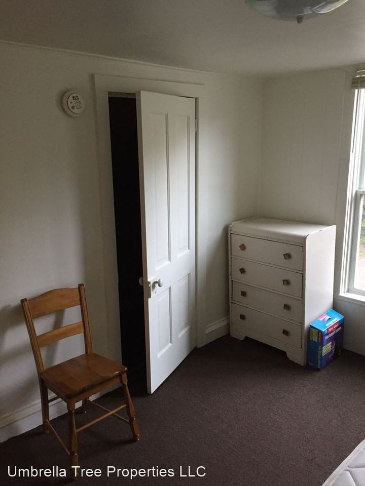 205 Quincy St - Photo 3 of 3