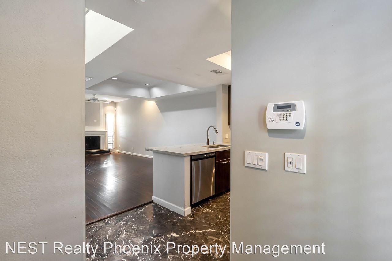 3021 E Rose Ln - Photo 3 of 25