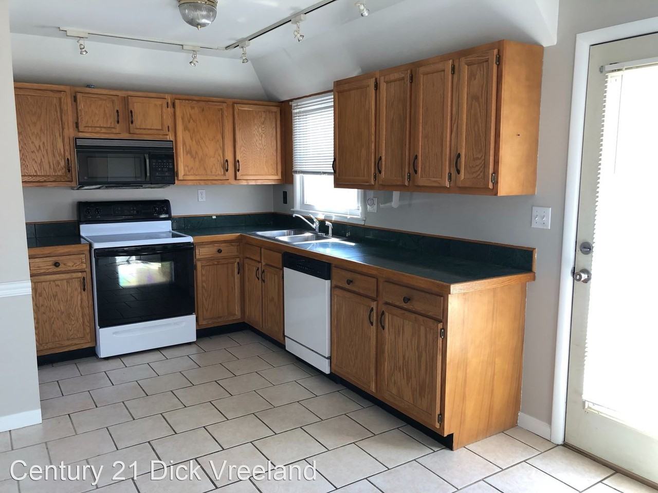 2312 Medford Ln - Photo 2 of 12