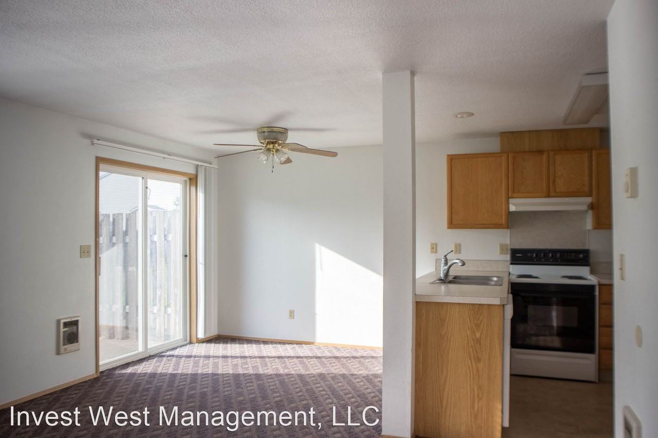 810 SE 153rd Avenue - Photo 3 of 19