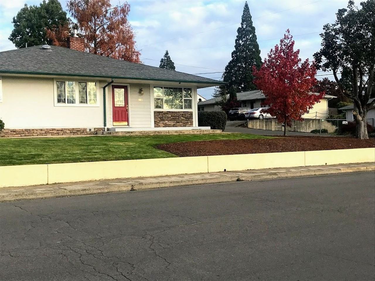 1811 Nw Kline St - Photo 2 of 30