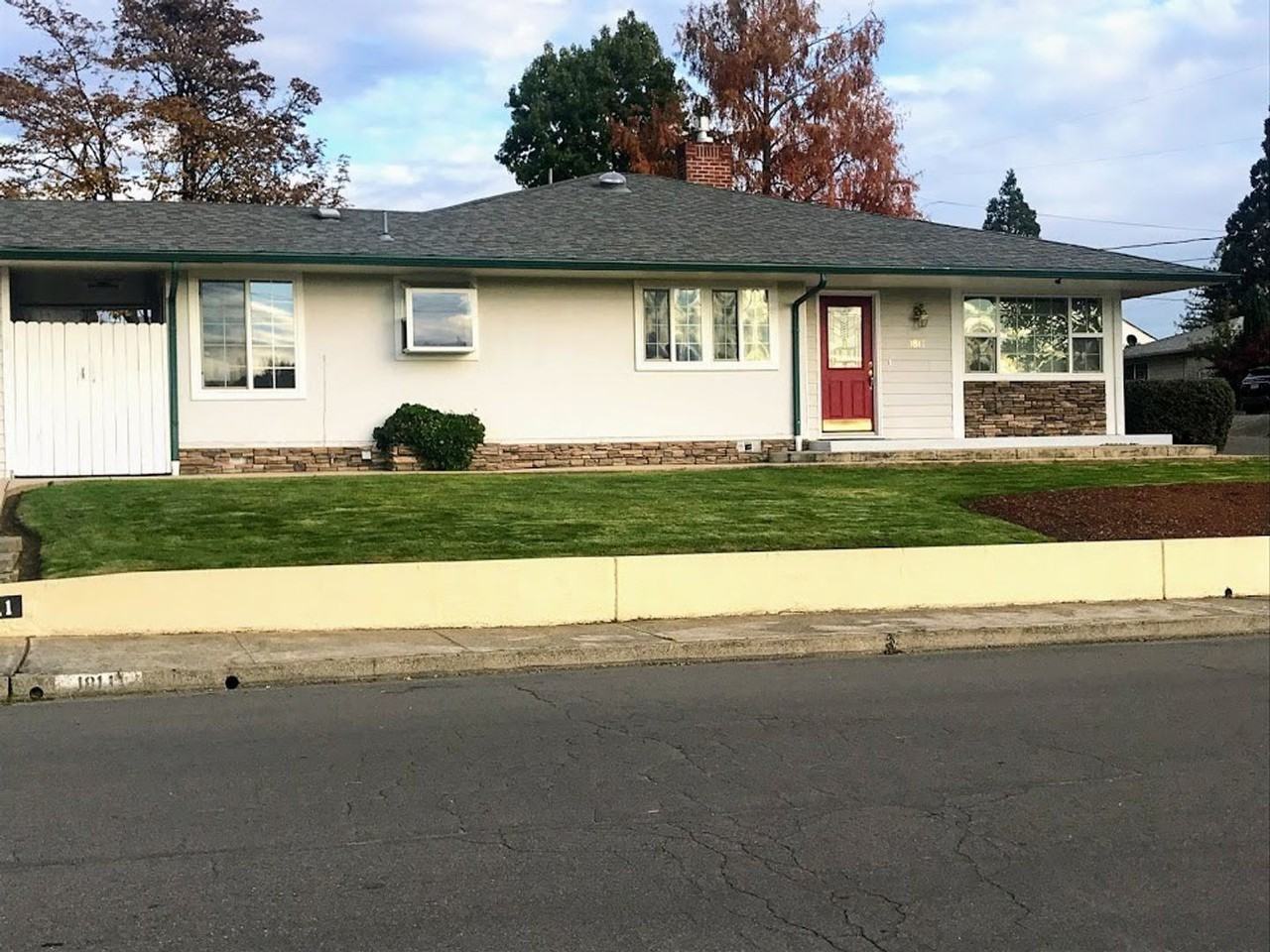 1811 Nw Kline St - Photo 3 of 30