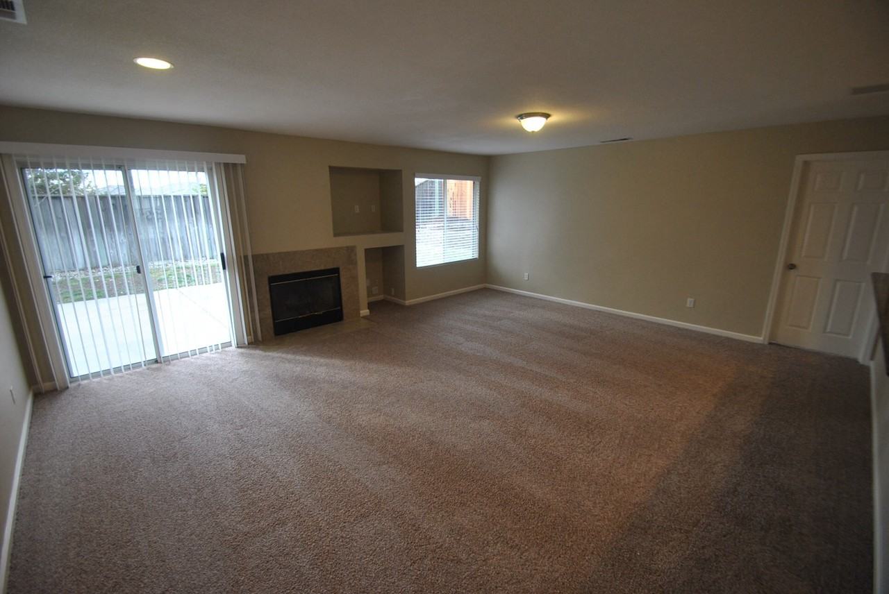762 Agostini Cir - Photo 3 of 7