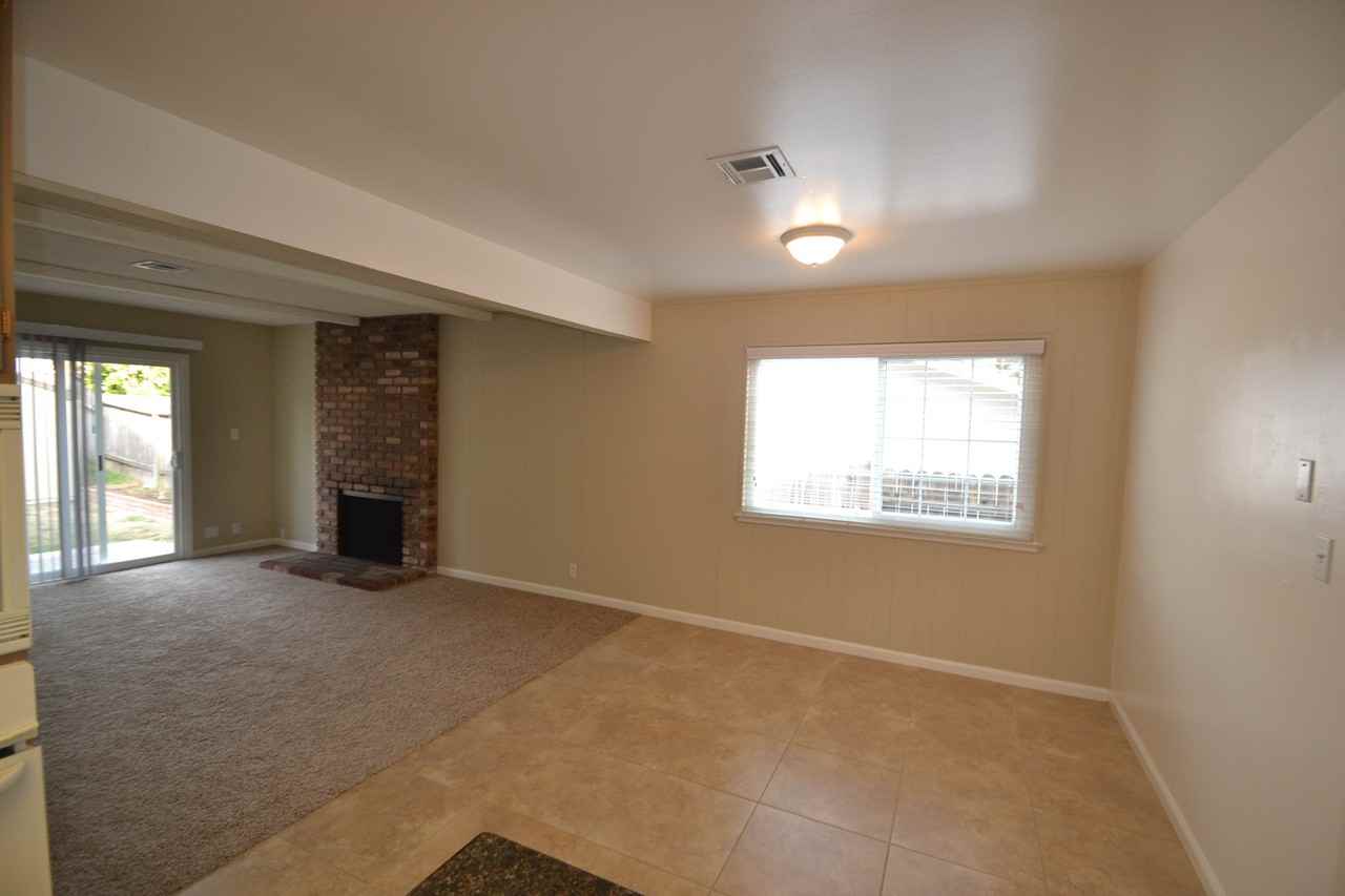 6801 Silverthorne Cir - Photo 3 of 13