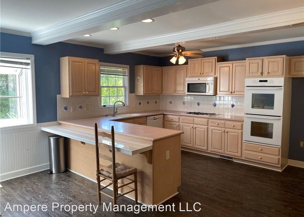 3216 S Main St - Photo 3 of 17