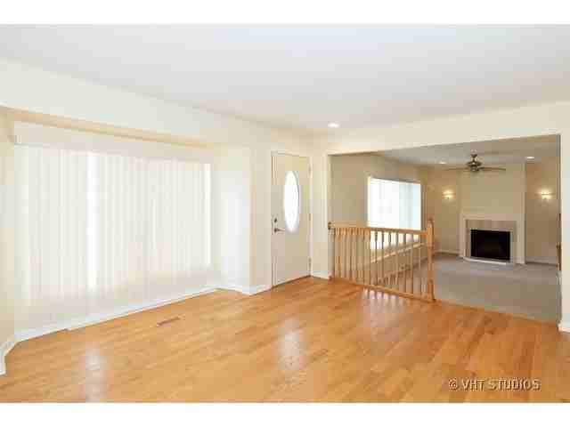 10639 Oxford Ave - Photo 2 of 16