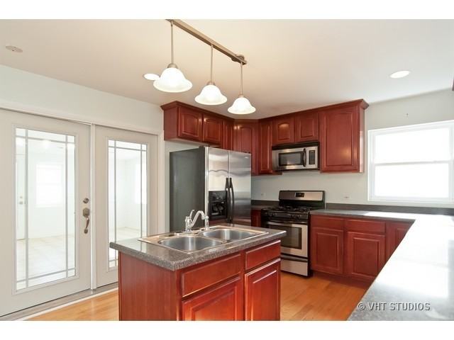 10639 Oxford Ave - Photo 3 of 16