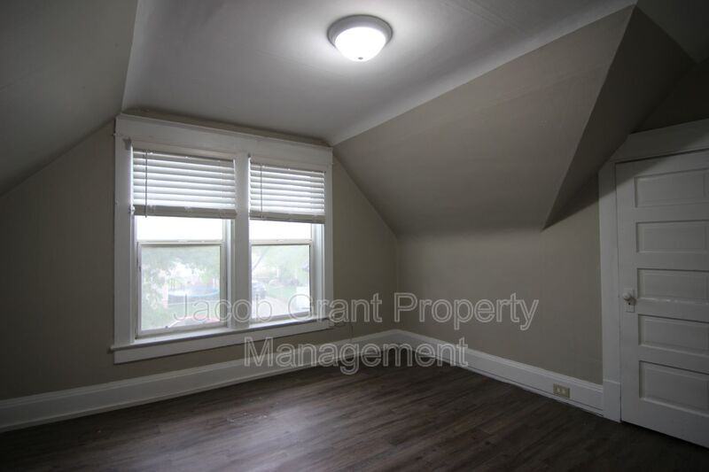 307 H St #3 - Photo 4 of 11