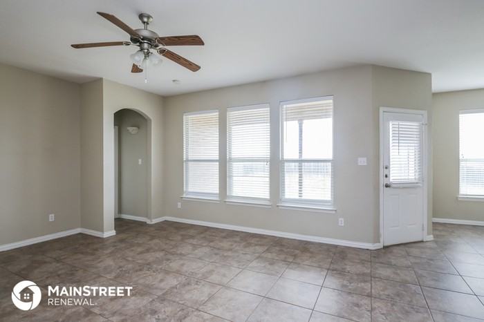 209 Kennedy Dr - Photo 3 of 16