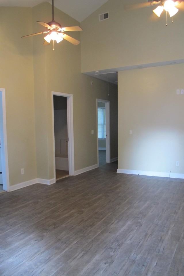 1126 Collins St #A - Photo 2 of 4