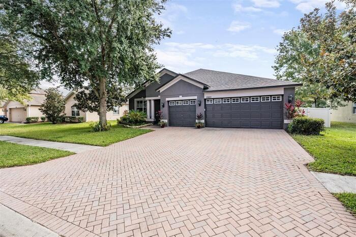 29822 Boyette Oaks Pl - Photo 2 of 26