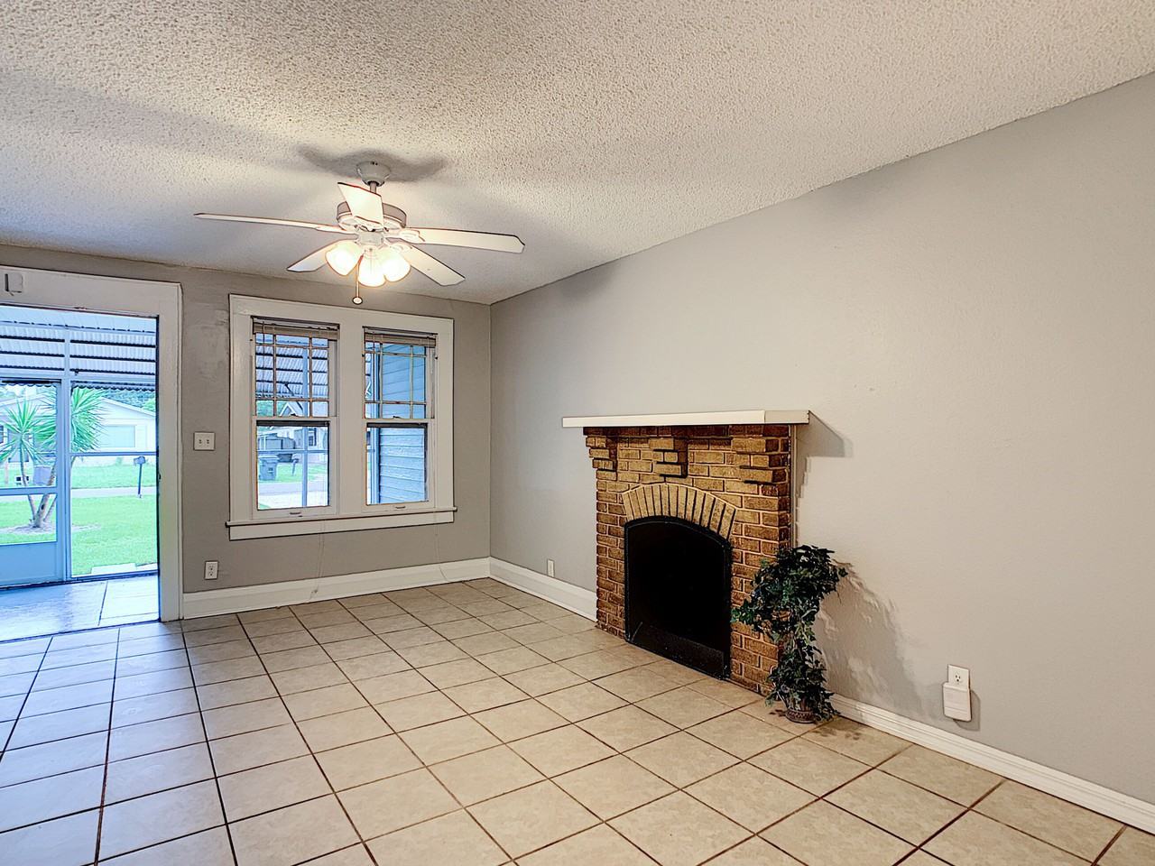 1839 Salem Rd - Photo 3 of 13