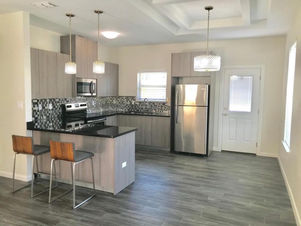 705 E Myrtle Beach Ave Apt 3 - Photo 5 of 17