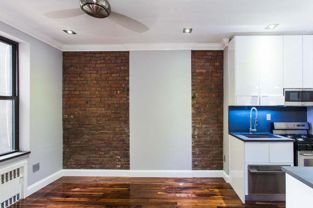 250 E 50th St #3B - Photo 4 of 5