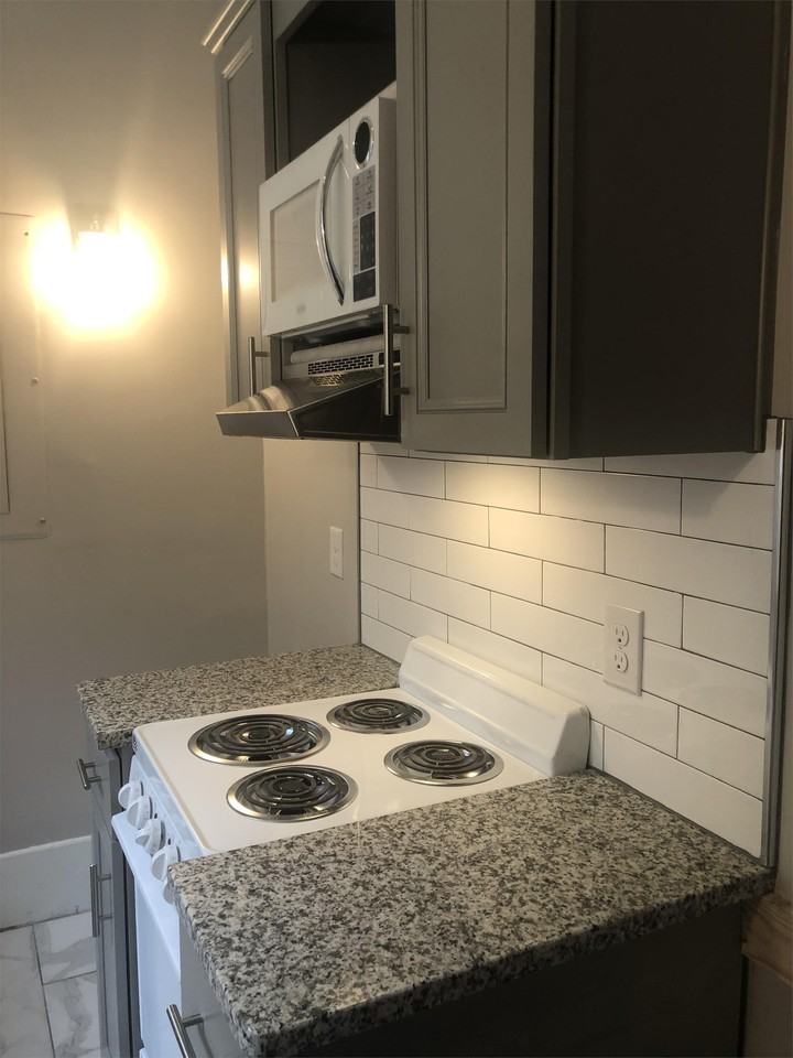 2422 Lincoln St #1 - Photo 4 of 13