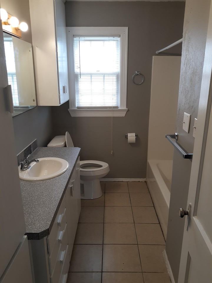 1710 W Arrowhead Pl #1 - Photo 6 of 9