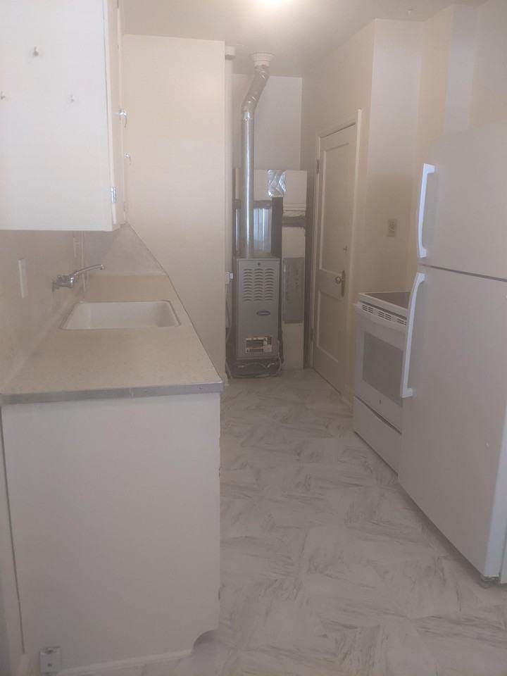 628 Strong Street - 3 #3 - Photo 3 of 14