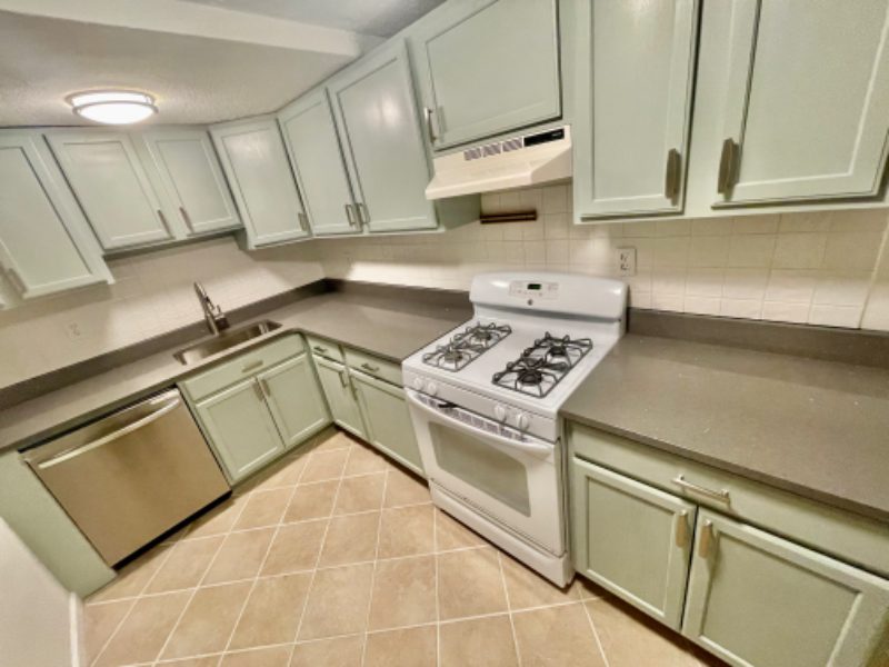 34 Babbitt Ct #2 - Photo 3 of 8