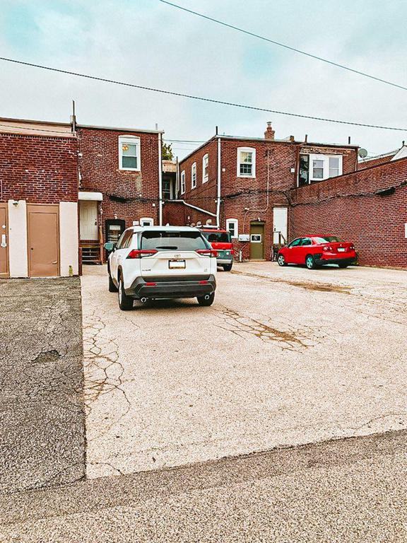 831 W Lancaster Ave #2 - Photo 3 of 9