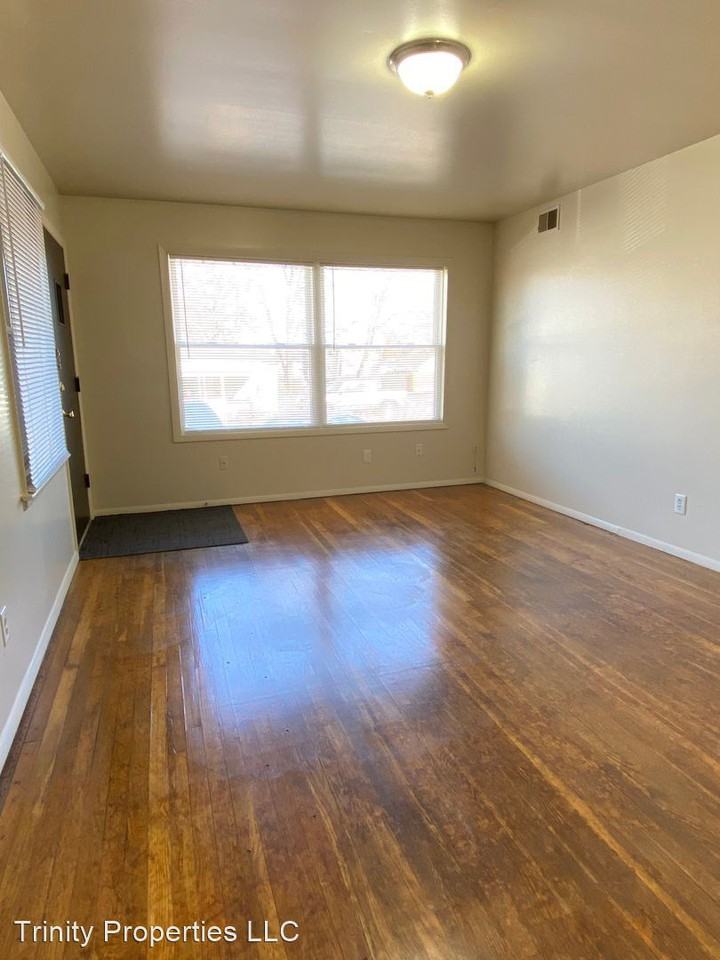 1124 SW Lane St. - Photo 2 of 9