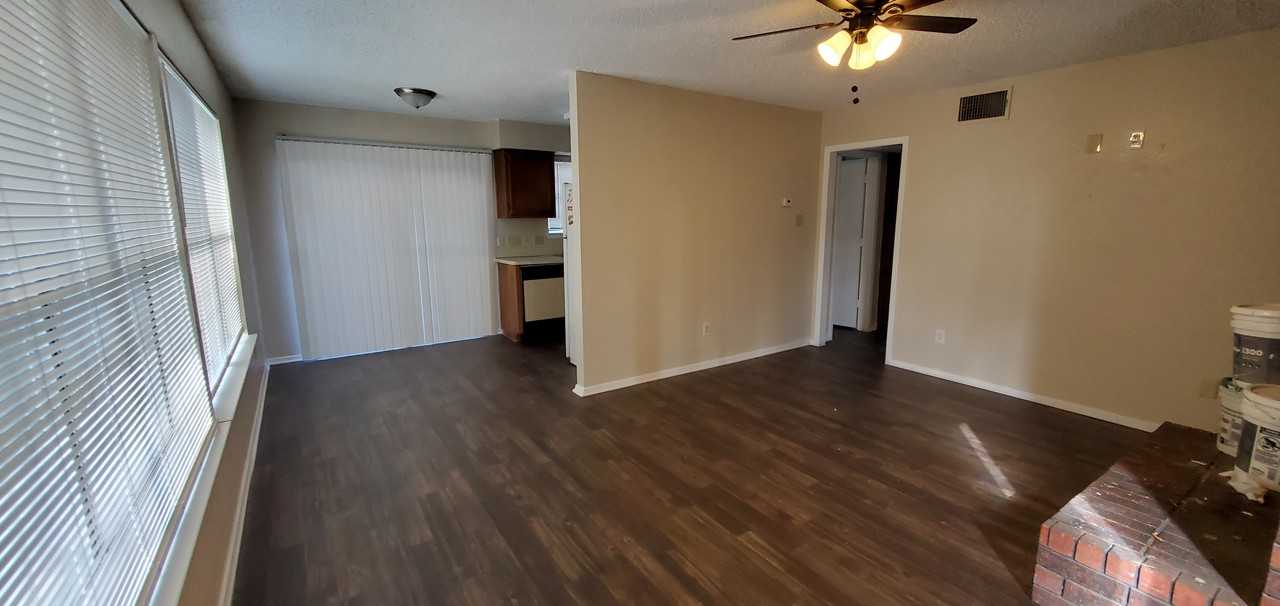 310 W 4th St - Photo 2 of 7