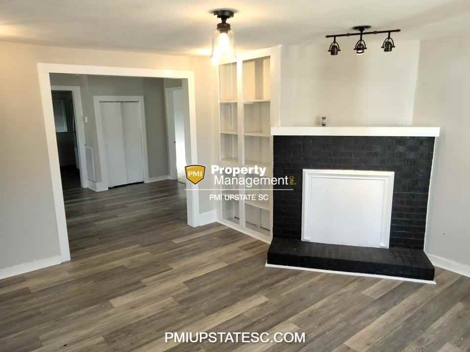 1 Spartanburg Ln - Photo 2 of 21