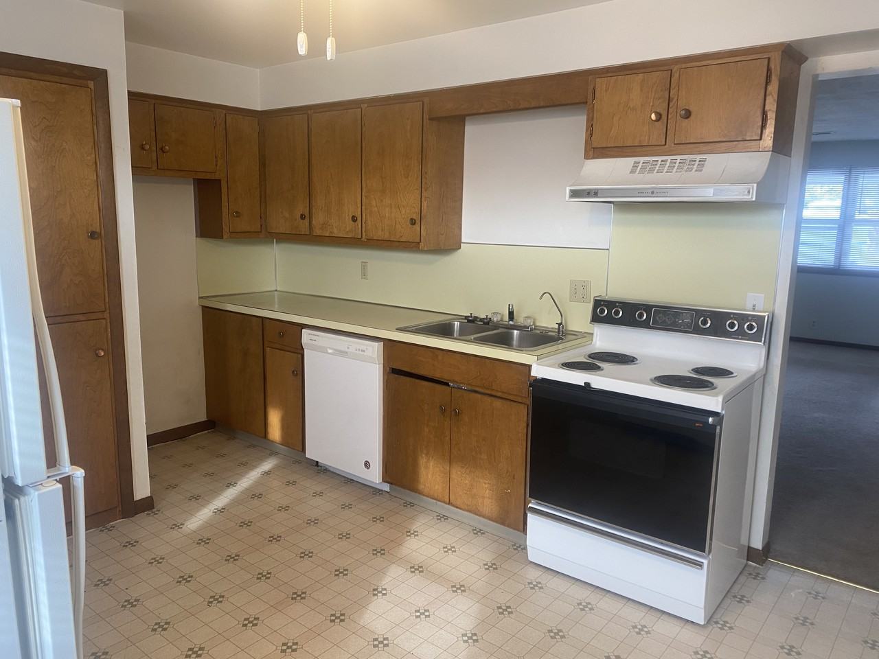 3608 Diamond Dr - Photo 3 of 11