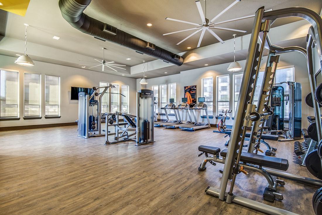 Fifty02 Westover Hills Apartments - Photo 3 of 38