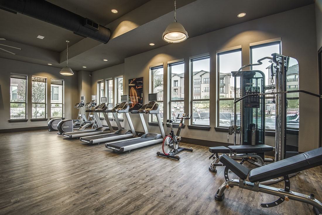 Fifty02 Westover Hills Apartments - Photo 4 of 38