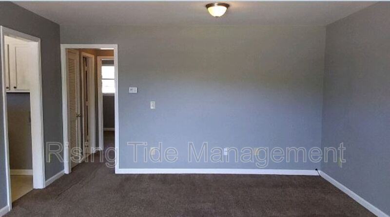 935 52nd Pl N - Photo 2 of 8