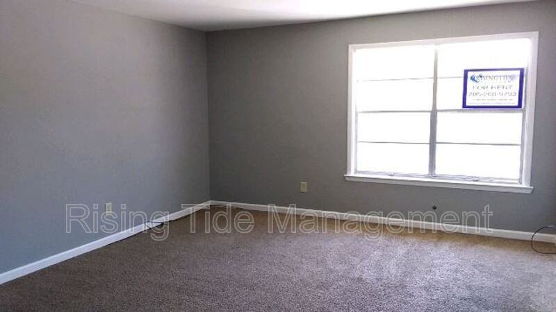 935 52nd Pl N - Photo 3 of 8