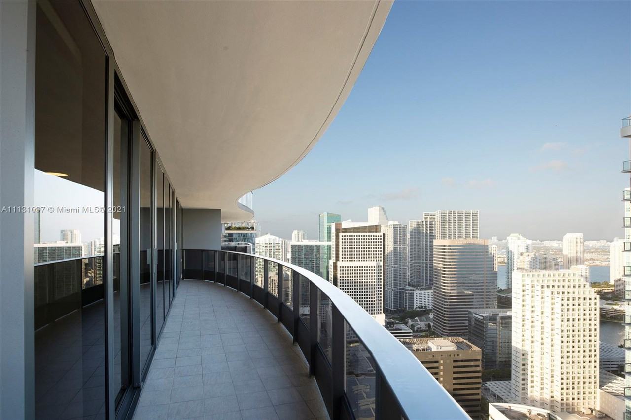 Brickell Plaza & SE 10th St - Photo 2 of 15