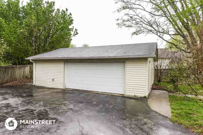 604 Mercer Dr - Photo 3 of 17