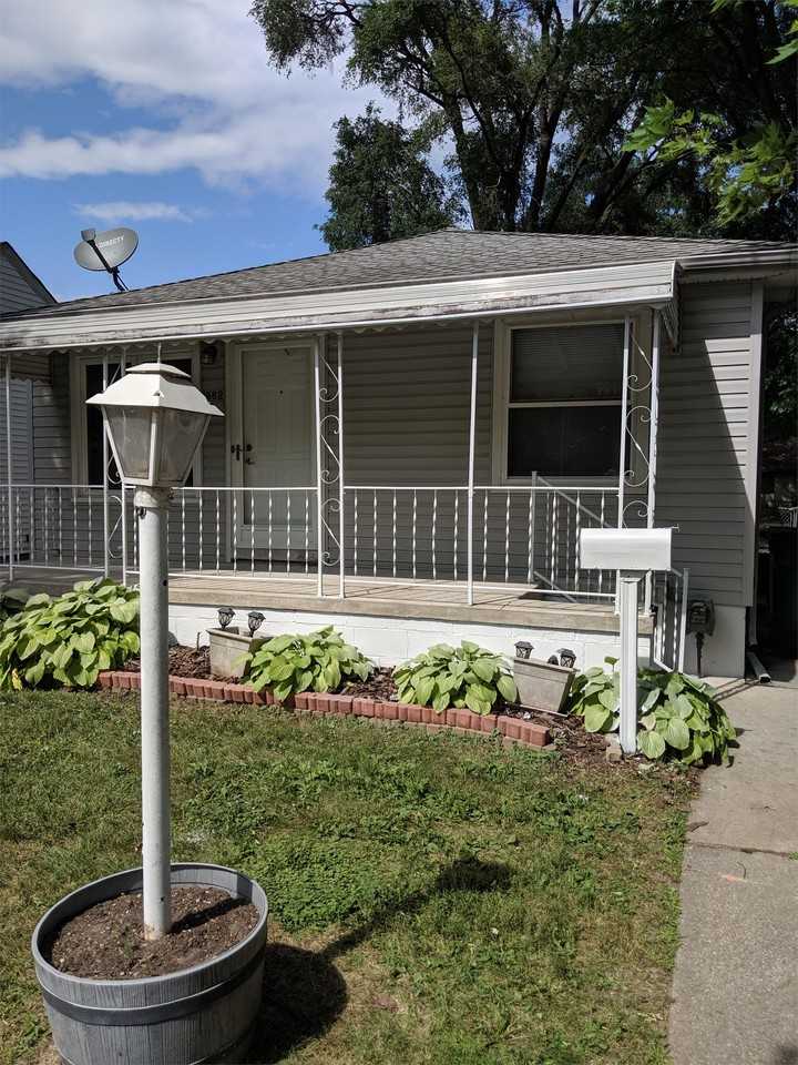 1862 Warwick Ave #1 - Photo 2 of 10