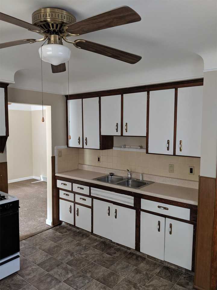 1862 Warwick Ave #1 - Photo 5 of 10