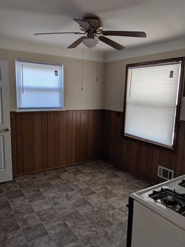 1862 Warwick Ave #1 - Photo 7 of 10