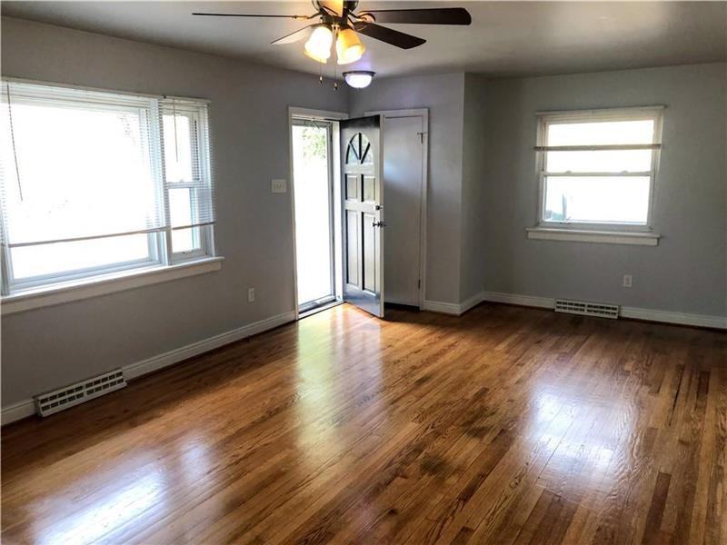 1121 Rutherford Rd - Photo 2 of 10