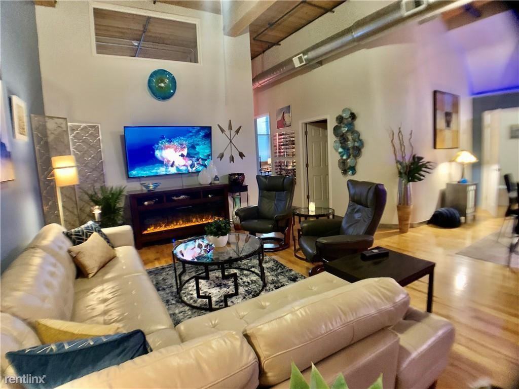 1117 Douglas Ave #206