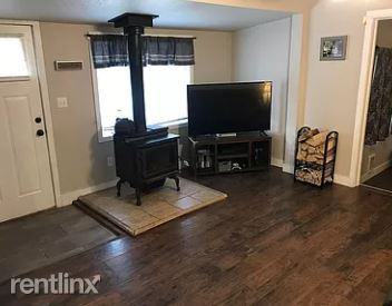 428 Pine St - Photo 2 of 10