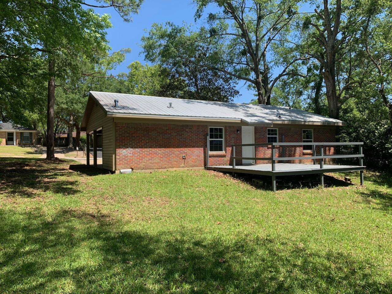 6455 Waverly Dr N - Photo 3 of 24