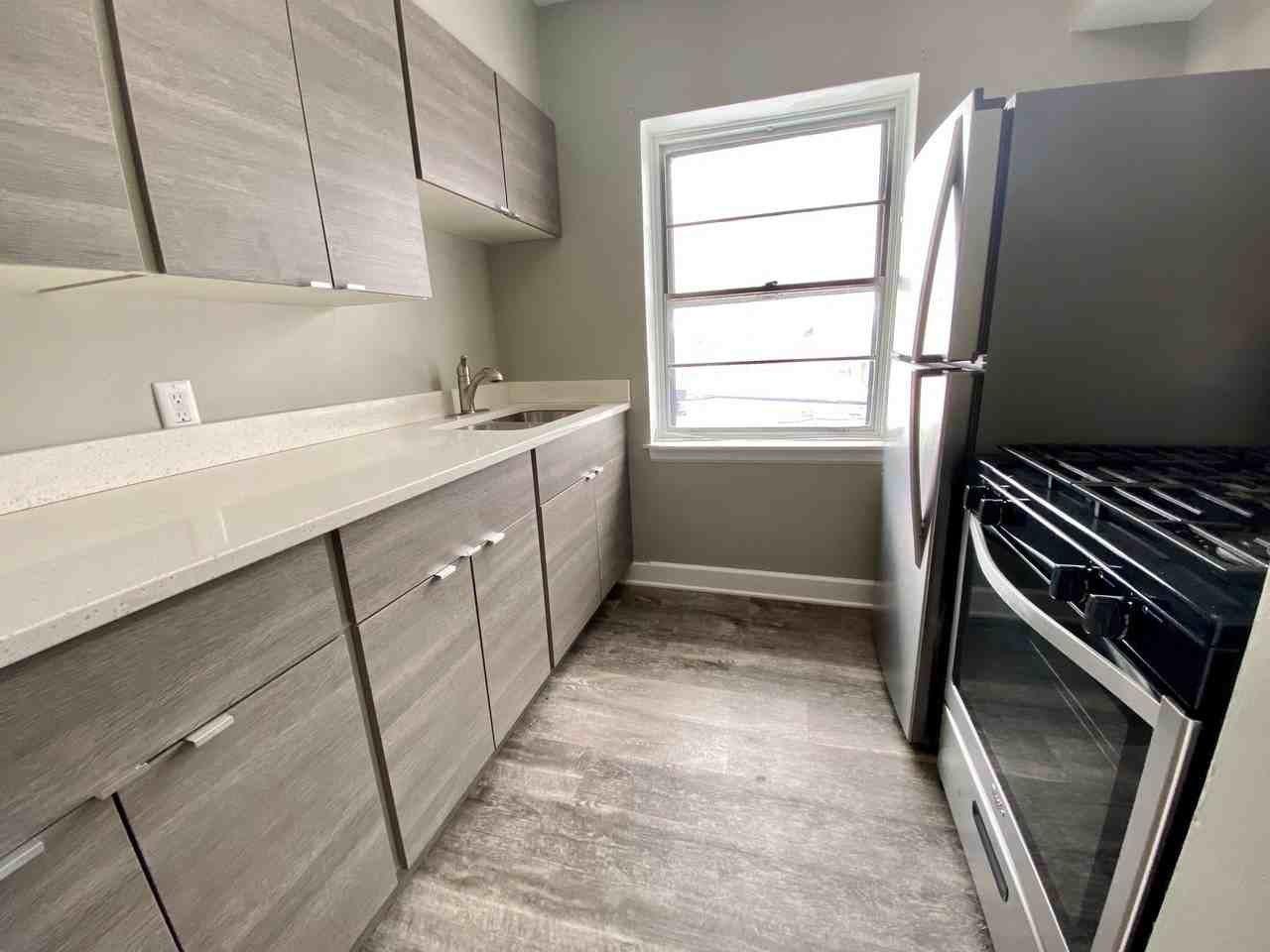 324 8th St #14 - Photo 5 of 8