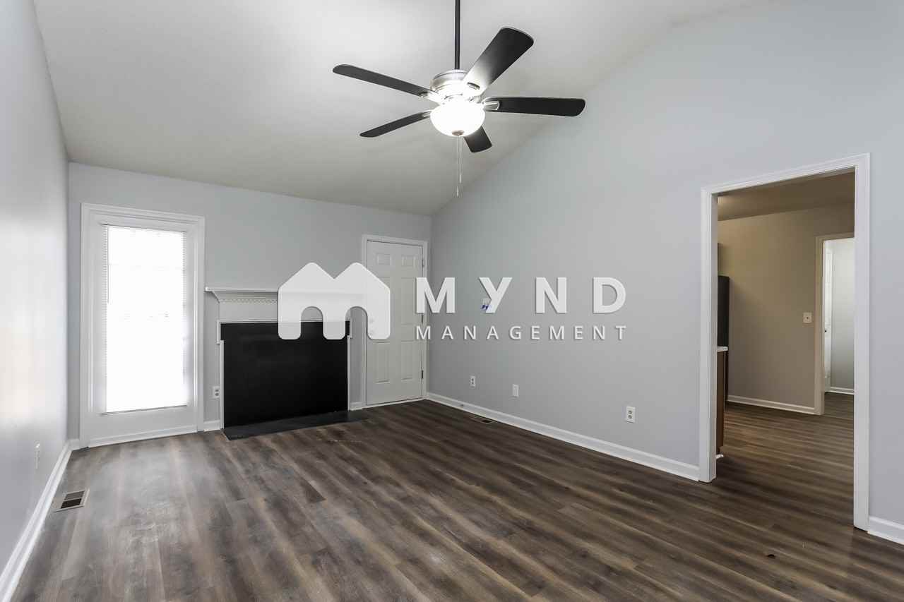901 Grandview Dr - Photo 2 of 16