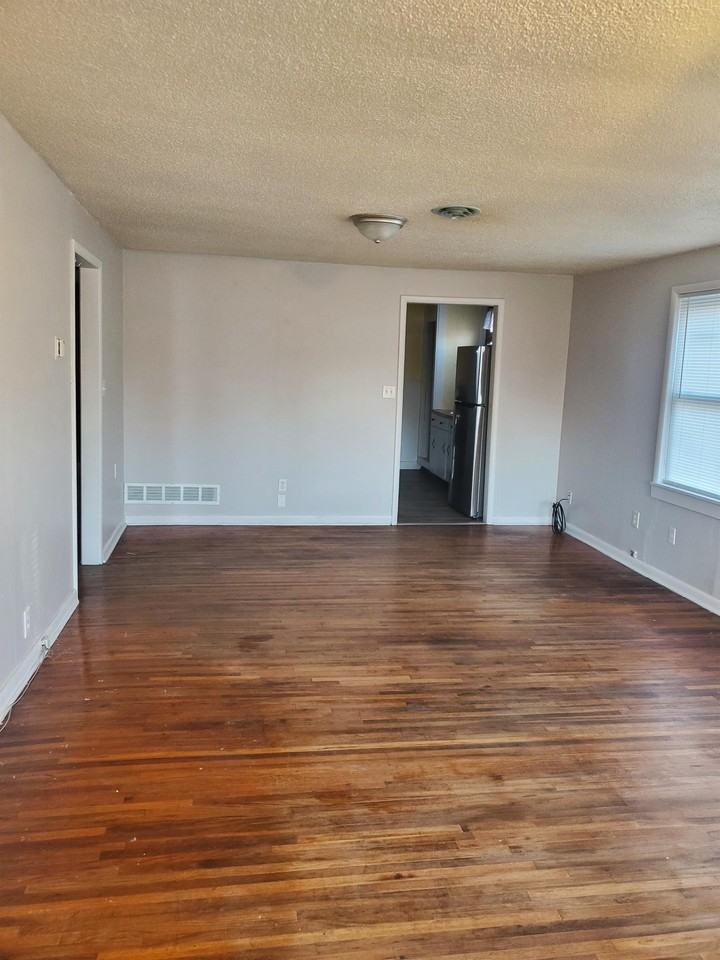 328 E Avenue A #1 - Photo 2 of 10