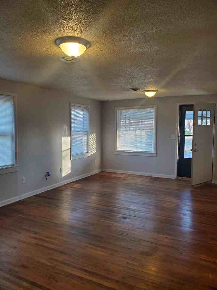 328 E Avenue A #1 - Photo 3 of 10